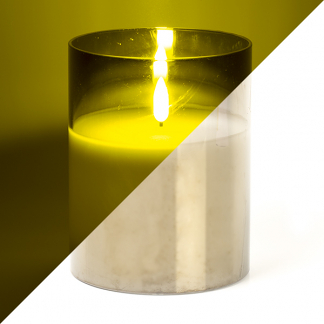 Afbeelding van LED kaars cedar bruin met rook grijs glas en vlam effect 10 x 12,5cm voor binnen