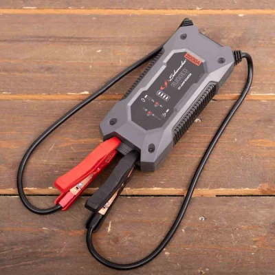 Afbeelding van Schumacher Rugged SBX 464 Lithium Ion Auto Batterij Booster 2500A 12V tot 10,0L Benzine / 7,0L Diesel Superkrachtige Zaklamp USB 2,4A Uitgang 2,0A Ingang IP64 Bescherming