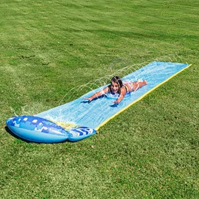 Afbeelding van JOYIN 585 cm x 90 slip and slide waterglijbaan met 1 bodyboard, kinderwaterglijbaan, zomerspeelgoed ingebouwde sprinkler voor tuin en outdoor