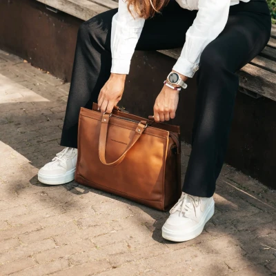 Afbeelding van The Chesterfield Brand Manly Schoudertas Leer 40 cm Laptop compartiment