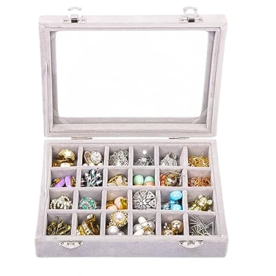 Afbeelding van Kurtzy Grijs Velours Sieraden Ringen Display Doos (24 Vaks) L20,2 x B15,1 H4,6 cm Slot Organizer Bak met Glazen Deksel Houder voor Ringen, Oorbellen &amp; Armbanden