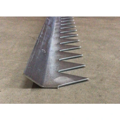 Afbeelding van Waelbers Antiklimstrip Gegalvaniseerd 1 meter Gatenpatroon: 5/6,8 100 cm x 65 30 mm Dikte: 3 IJzerwaren Raam en Deurbeslag
