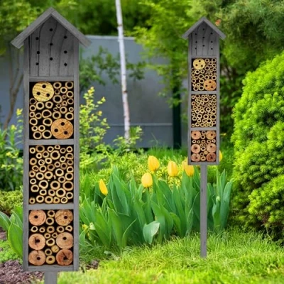 Afbeelding van Houten insectenhotel met grondpen, 78 cm, grijs, tuindecoratie, insectenhuis om neer te zetten, bijenhotel, hommelhuis, nesthulp voor bijen, hommels, gaasvliegen, vlinder
