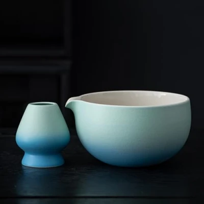 Afbeelding van TEANAGOO Japanse Keramische Matcha Kom met gardehouder,18 OZ.K31,Blauw Wit Kleurverloop,Chawan Theekom,Matcha Kom,Theekommen Voor Matcha,Keramische Matcha...