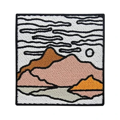 Afbeelding van Finally Home Abstracte berglandschap patch om op te strijken outdoor bergpatches, wandelaars, strijkplaatje, kunst opstrijkbaar, wandelrugzak patches, bergstrijkpatch