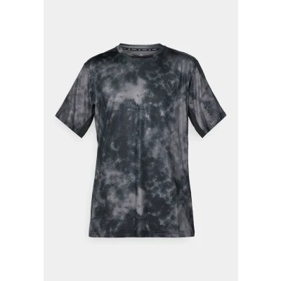 Afbeelding van adidas Heren TRAIN ESSENTIALS SEASONAL ALL OVER PRINT TEE, black, L