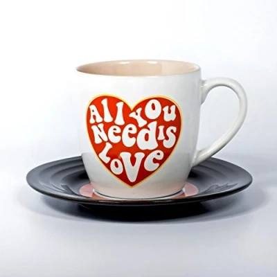 Afbeelding van Lyrical mok en schoteltje, keramiek, met tekst &quot;Lieder&quot;, John Lennon &amp; Paul McCartney goedgekeurd door Sony/ATV thumbs up! 1001707