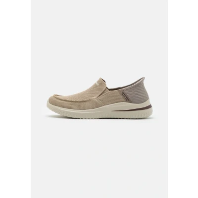 Afbeelding van Skechers Delson 3.0 Cabrino instapper voor heren, Taupe Gebreid, 45.5 EU