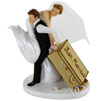 Afbeelding van Taartopzetstuk, taartfiguur, decoratiefiguur bruidspaar bruiloft taart topper (Just Married met koffer)