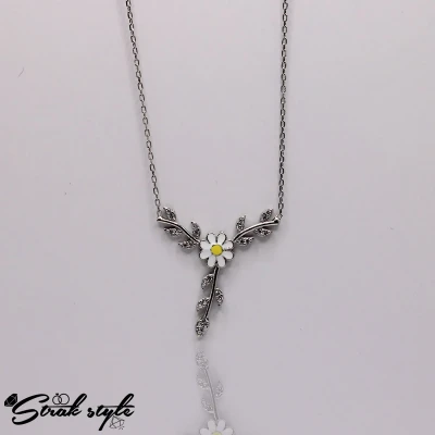 Afbeelding van STRAKSTYLE 925 Sterling Zilveren Ketting met een Bloembladontwerp.