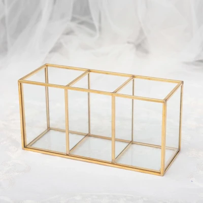 Afbeelding van Deco sieradenkistje metaal goud messing kleur transparant glas 3 compartimenten Scandinavische stijl vintage sieraden opslag make up cosmetica dienblad voor commode, badkamer
