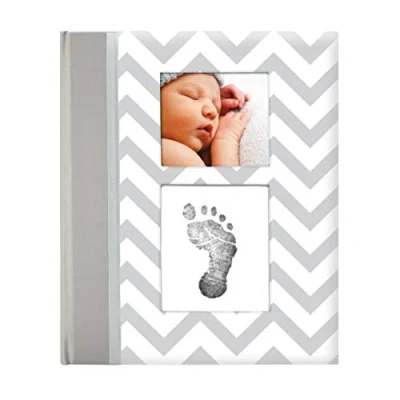 Afbeelding van Pearhead First 5 Years Chevron Baby Memory Book met Inclusief Clean Touch Safe Ink Pad om Baby&#039;s Handprint of Voetafdruk te maken, Keepsake Milestone Journal, Spaanse Taal, Grijs