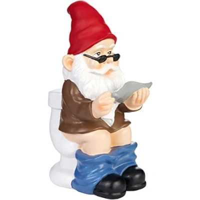 Afbeelding van BRUBAKER Tuinkabouter op het Toilet Kabouter Closet met Bril en Krant Grappig Tuinbeeldje Weerbestendige Decoratie voor Tuin Camping Tuindecoratie Buiten 20 cm hoog