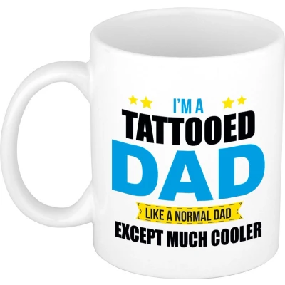 Afbeelding van Tattooed dad mok / beker wit 300 ml Cadeau mokken Papa/ Vaderdag feest
