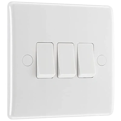 Afbeelding van BG Electrical 843 01 Drievoudige lichtschakelaar, wit gegoten, 2 weg, 16AX