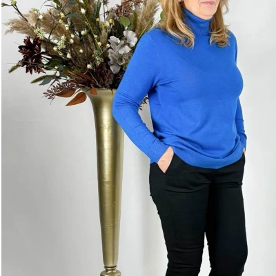 Afbeelding van Dames col trui Roberta licht kobalt blauw fijngebreid maat L/XL koltrui coltrui