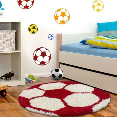 Afbeelding van Rond Kindervloerkleed Voetbal 120cm Rood 123vloerkleed.nl is de online webshop voor vloerkleden en woonaccessoires.
