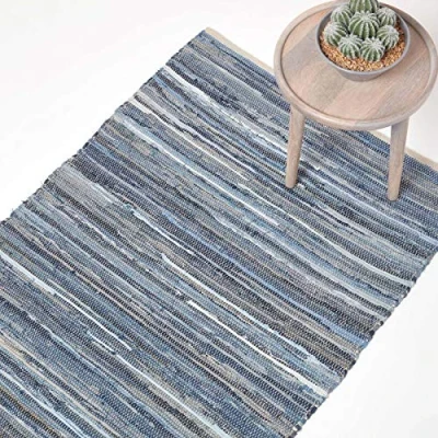 Afbeelding van HOMESCAPES 100% gerecycled blauw denim Chindi tapijt handgemaakt milieuvriendelijk echt gestreept tapijt, 60 x 90 cm