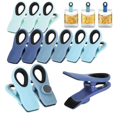 Afbeelding van COM FOUR® 12x voedselclips met magneet 7 cm, zakkenclips voor voedselzakken, robuuste sluitclips zakken, opbergen, parkeren op metalen oppervlakken (12 stuks 4 kleuren)