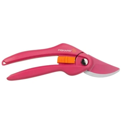 Afbeelding van Fiskars Bypass snoeischaar voor verse takken en takken, lengte 20 cm, anti aanbaklaag, koolstofstalen messen/kunststof handgrepen, roze/oranje, inspiratie, Ruby, P26, 1003657