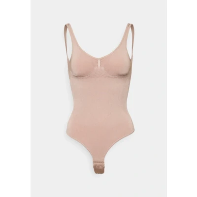 Afbeelding van MAGIC Bodyfashion corrigerende stringbody Low Back donkerbeige