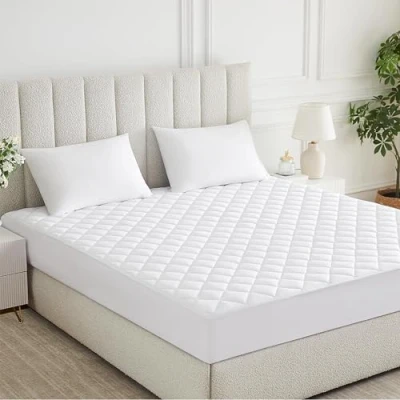 Afbeelding van Simply Amelia Super King gewatteerde matrasbeschermer, 30 cm diepe matrashoes, hypoallergeen, ademend, onderhoudsvriendelijk, machinewasbaar, getailleerde matrashoes (wit, 180 x 200 cm)