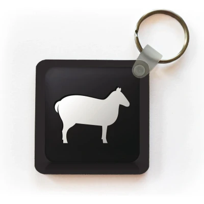 Afbeelding van Sleutelhanger Uitdeelcadeautjes een illustratie van schaap op zwarte achtergrond Plastic