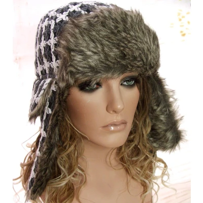 Afbeelding van Russische muts bontmuts chapka wintermuts met oorflappen zwart grijs ruitje one size