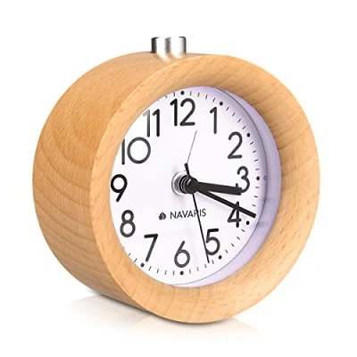 Afbeelding van Navaris analoge klassieke houten wekker Retro tafelklok met alarm, sluimerfunctie en verlichting Rond Lichtbruin witte wijzerplaat