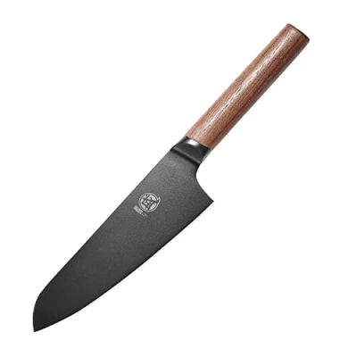 Afbeelding van MITSUMOTO SAKARI 7 Inch Japans Chef Mes, Professioneel Zwart Titanium Gecoat Santoku Chef&#039;s Duits Premium Gelegerd Staal Vlees Sushi Keukenmessen (Walnoot Handgreep &amp; Geschenkverpakking)