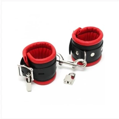 Afbeelding van Rimba Bondage Play Luxe leren handboeien gevoerd zwart/rood