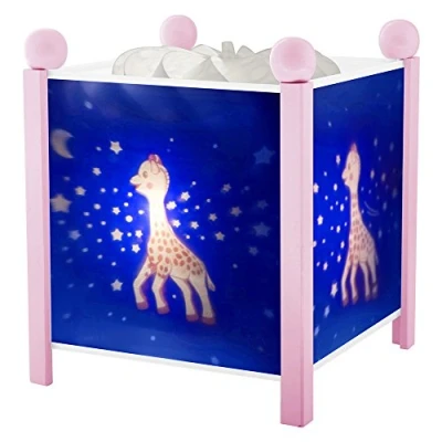 Afbeelding van Trousselier Sophie De giraffe nachtlampje magische lantaarn ideaal geboortegeschenk kleur hout roze geanimeerde afbeeldingen rustgevend licht 12V 10W gloeilamp inbegrepen EU stekker