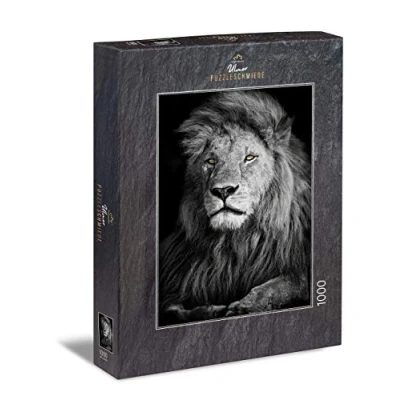 Afbeelding van Ulmer Puzzleschmiede Puzzle „König Romeo“ Klassisches 1000 Teile Puzzlemotiv eines anmutigen Löwen auf schwarzem Hintergrund, Serengeti, Afrika