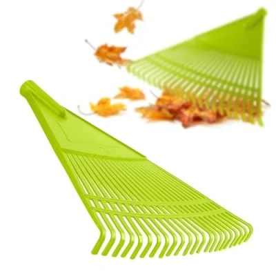 Afbeelding van KADAX Robuuste hark van kunstsoff, bladhark zonder steel, brede hark, bladhark, tuinhark, bladbezem, waaierbezem, bladveger (driehoekig, groen, 60 cm)