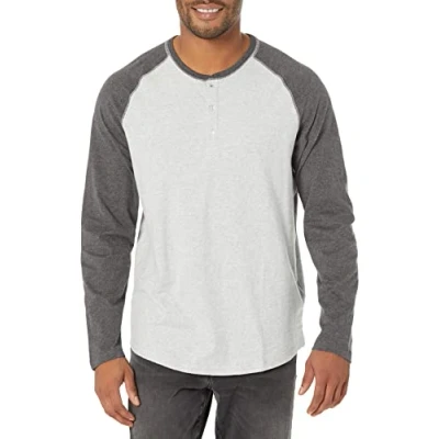 Afbeelding van Amazon Essentials Men&#039;s Henley shirt met normale pasvorm en lange mouwen (verkrijgbaar in grote maten), Houtskoolzwart/Lichtgrijs, S