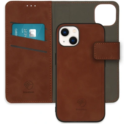 Afbeelding van Apple iPhone 13 Hoesje Kunstleder iMoshion Bookcase/2 in 1 Case Bruin Telefoonhoesje