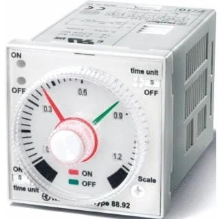 Afbeelding van Finder tijdrelais frontmontage insteekbaar 2x wissel 8a multifunctie 12 240vac dc pulsgever asymetrisch pauze beginnend 88 92 0 240 0000
