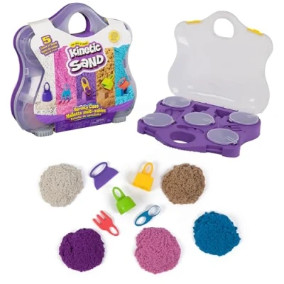 Afbeelding van Kinetic Sand Kleurenspel koffer met 907 g magisch zand uit Zweden in 5 kleuren en gereedschappen voor creatief indoor zandspel, kinderen vanaf 3 jaar