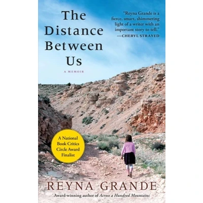 Afbeelding van The Distance Between Us: A Memoir