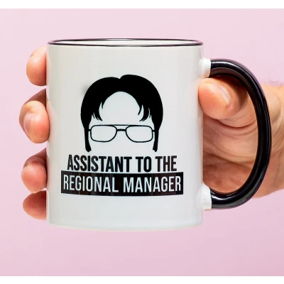 Afbeelding van Mok Assistant To The Regional Manager van Ditverzinjeniet