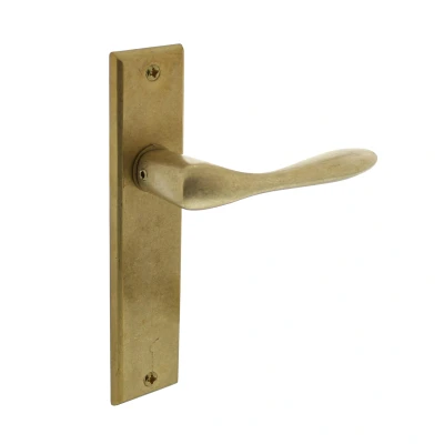 Afbeelding van Deurklink Banaan met schild blind messing getrommeld