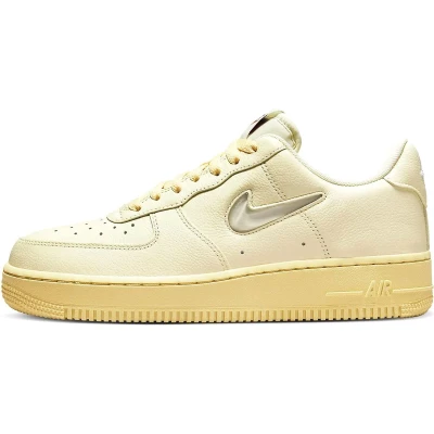 Afbeelding van Nike Air Force 1 &#039;07 LX Coconut Milk Maat 41