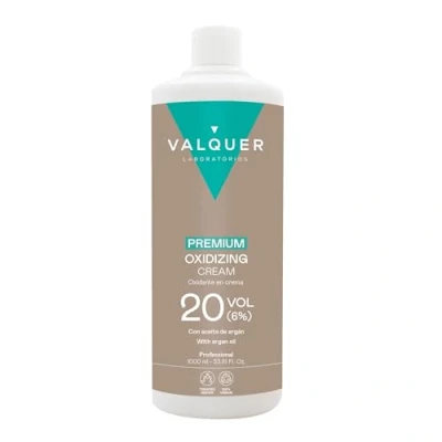 Afbeelding van Valquer Profesional Oxygenated Premium Ultra Creamy 6% (20 vol). Zuurstofhoudend water voor kleurstoffen. Permanente haarkleuring 1000 ml