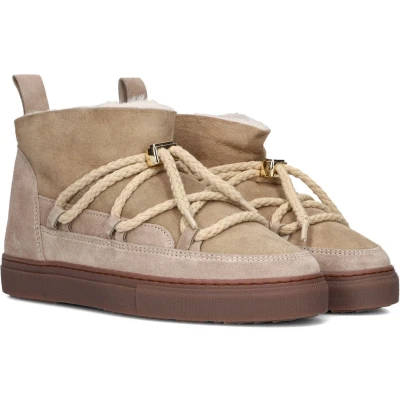 Afbeelding van Inuikii dames Classic Low snowboot van schapenvacht met suède details in de kleur Beige, maat: 39
