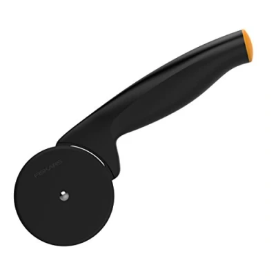 Afbeelding van Fiskars Pizzasnijder, met snijwiel van hoogwaardige kunststof, lengte: 19 cm, Functional Form, zwart/oranje, 1019533