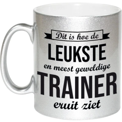 Afbeelding van Leukste en meest geweldige trainer cadeau mok / beker zilverglanzend 330 ml feest mokken