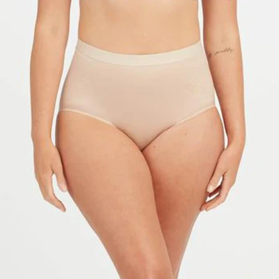 Afbeelding van SPANX dames Thinstincts 2.0 high waisted naadloze corrigerende slip in de kleur Beige, maat: L