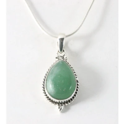 Afbeelding van Bewerkte druppelvormige zilveren hanger met jade aan ketting