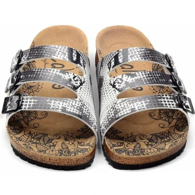 Afbeelding van GOBY Black &amp; White Pattern Slippers Sandalen Handmade