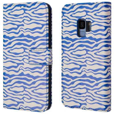 Afbeelding van Samsung Galaxy S9 Hoesje Kunstleder iMoshion Bookcase White Blue Stripes Telefoonhoesje